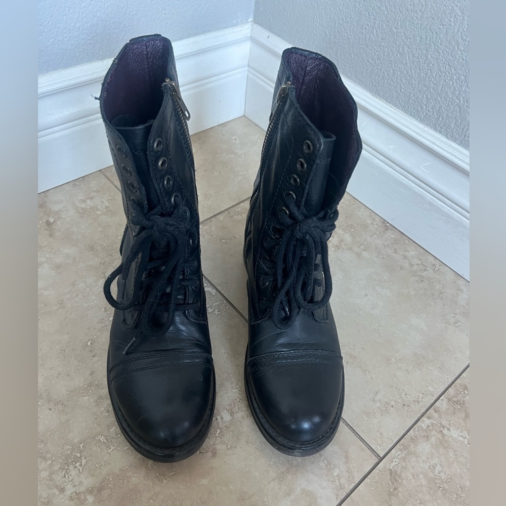 Steve Madden black leather combat boots zip up 9.5 size